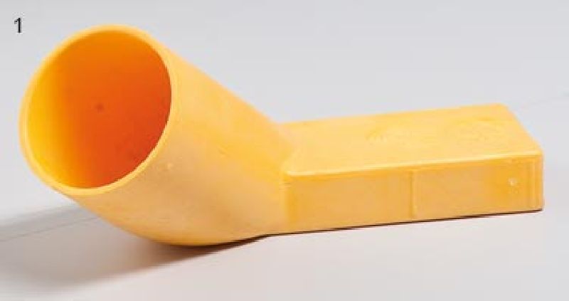 einsteckbarer Absaugstutzen 80 mm Ø, passend für schmale und breite Schutzhaube